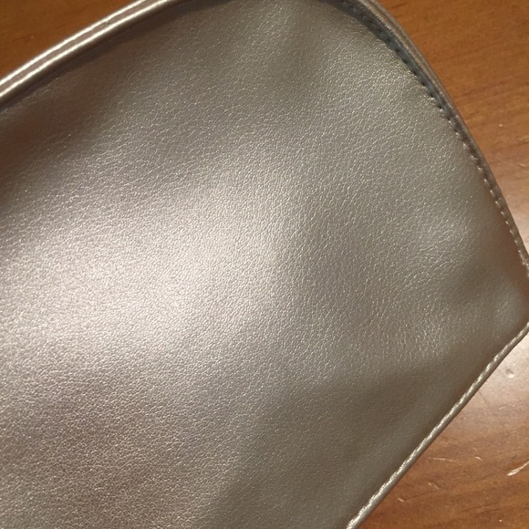 Laura Mercier Cosmetic Bag - Picture 5 of 6